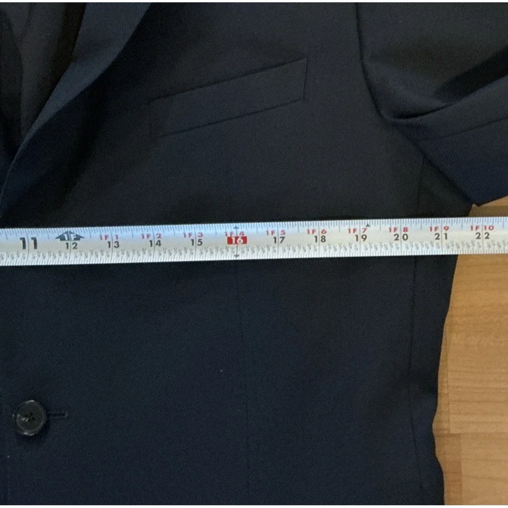 Hugo Boss 100% Virgin Wool Blazer 44R • Navy Blue • Two‑Button &‎ Dual Vent